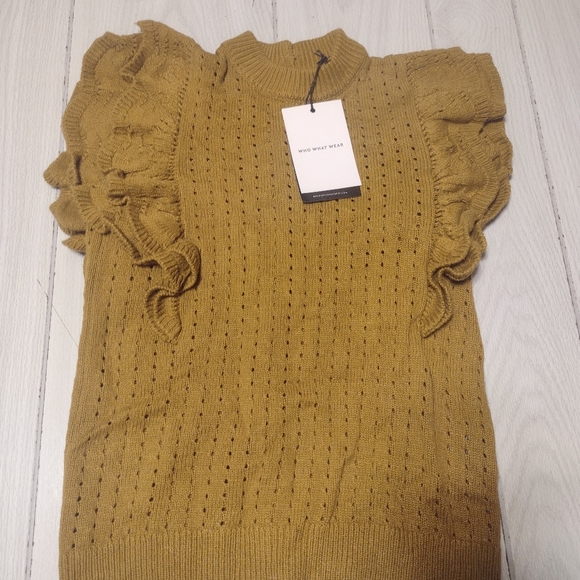 Who What Wear Tops - NWT  Who What Wear Sweater Ruffle Top Small